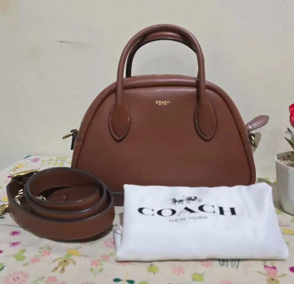 COACH BOROUGH BOWLING BAG ( LONG STRAP)