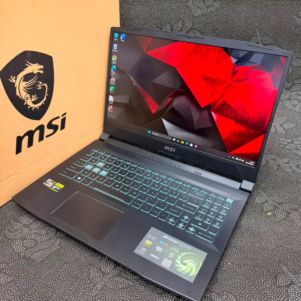 MSI AMD Ryzen 7 7735HS RAM 16 GB SSD 512 GB