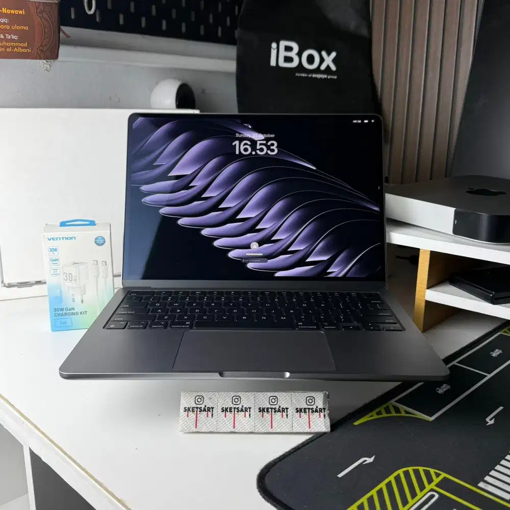 MacBook Air M3 8 256gb Spacegray iBox Battery Health 100%