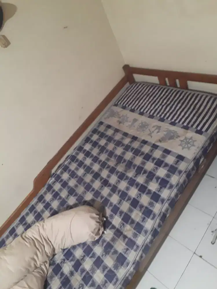 tempat tidur jati