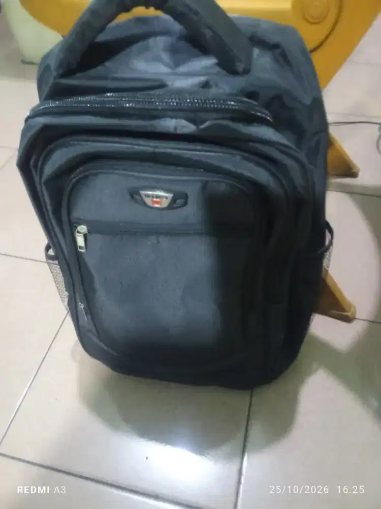 Tas ransel masih seperti baru