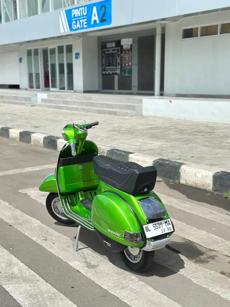 Vespa px lime green 1982