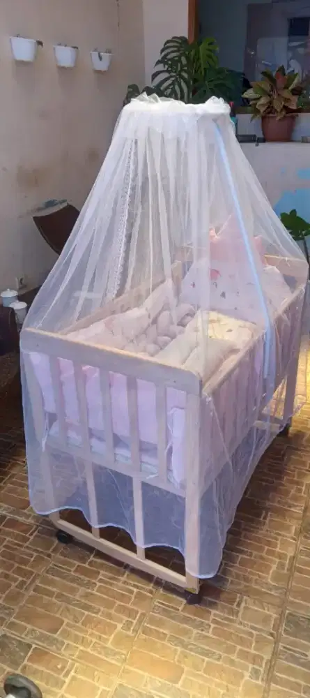 Box Bayi kayu +bantal +guling + kelambu