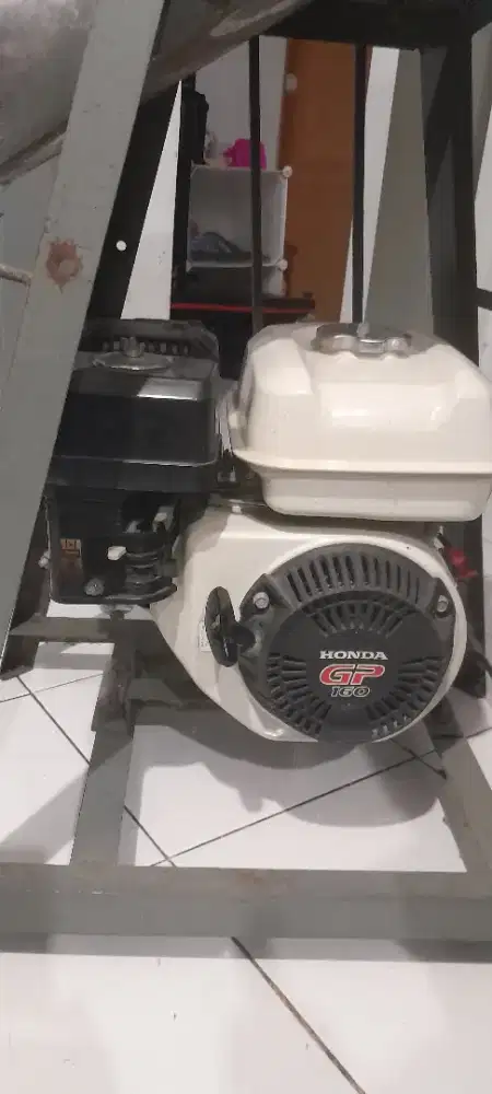 Dijual mesin Honda GP 160 plus mesin parut kelapa