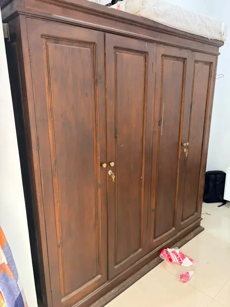 Lemari kayu jati 4 pintu