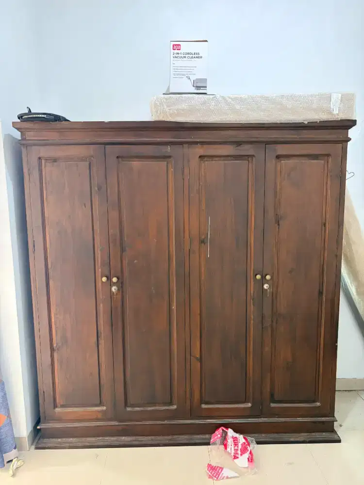 Lemari kayu jati 4 pintu