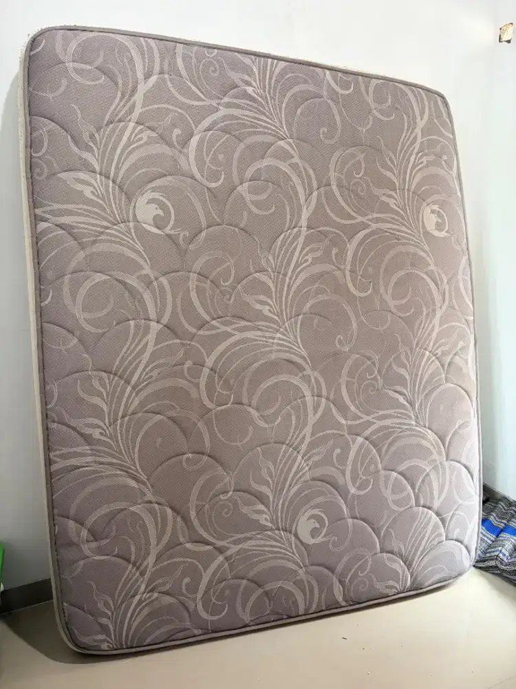 Kasur busa queen free bantal guljng sprey