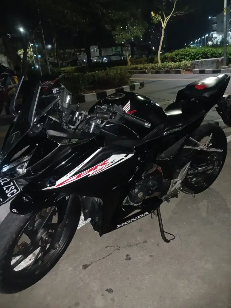CBR150R   mesin kering  semuanpart ori ban tebel