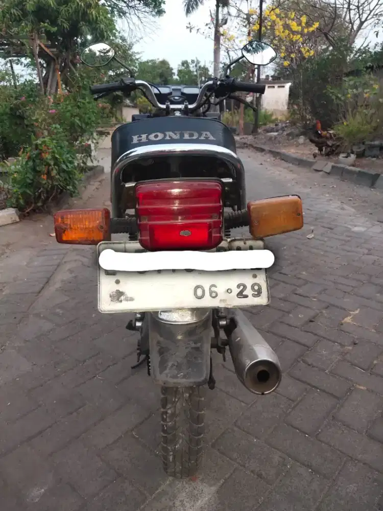 GL 100 tahun 1990