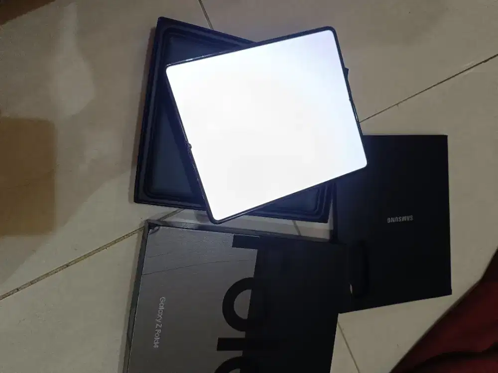 Samsung Zfold 4 12/256 Sein fullset mlusss, minus dkit aja
