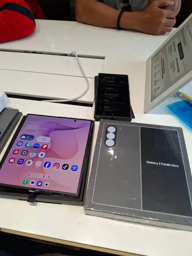 Promo Hemat Samsung Fold8 Ultra & Watch 9 - Samsung Store Queen City