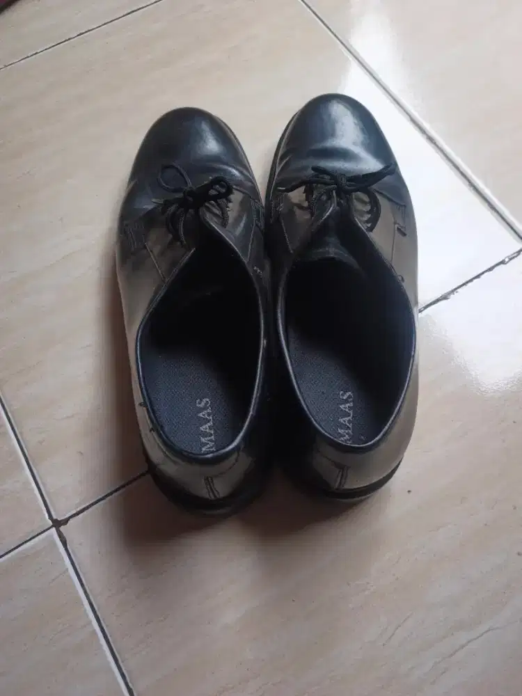 Sepatu pantovel MAAS