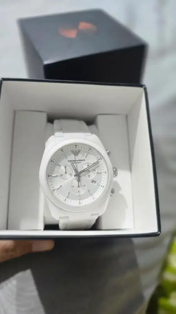 Jam tangan Emporio Armani Ceramica Chronograph White Dial Model AR1493