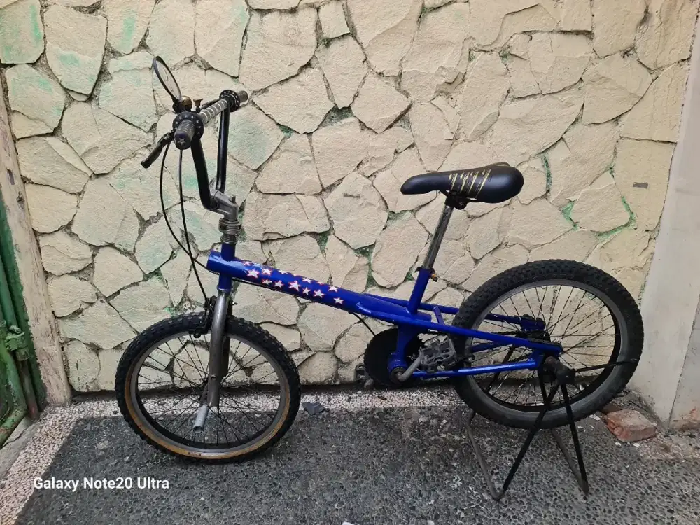 Jual butuh bmx wim cyele bomber UK 20 kondisi normal siap gowes