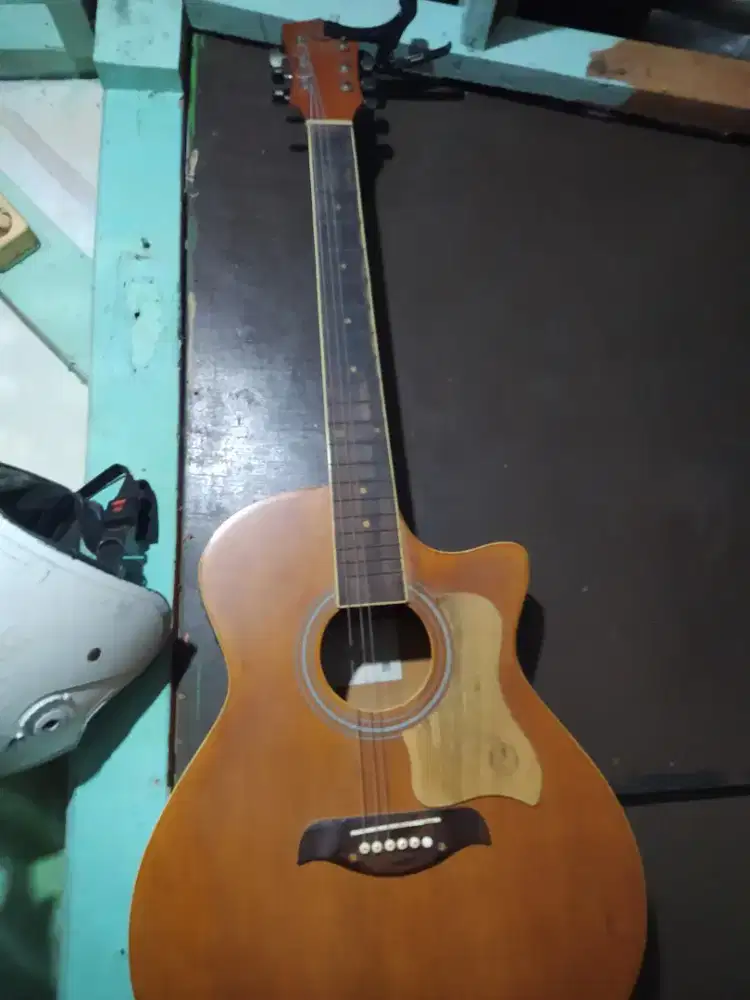 Gitar akustik eletrik mandalika
