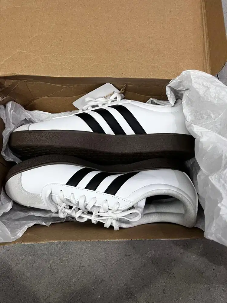 Sepatu Adidas Unisex
