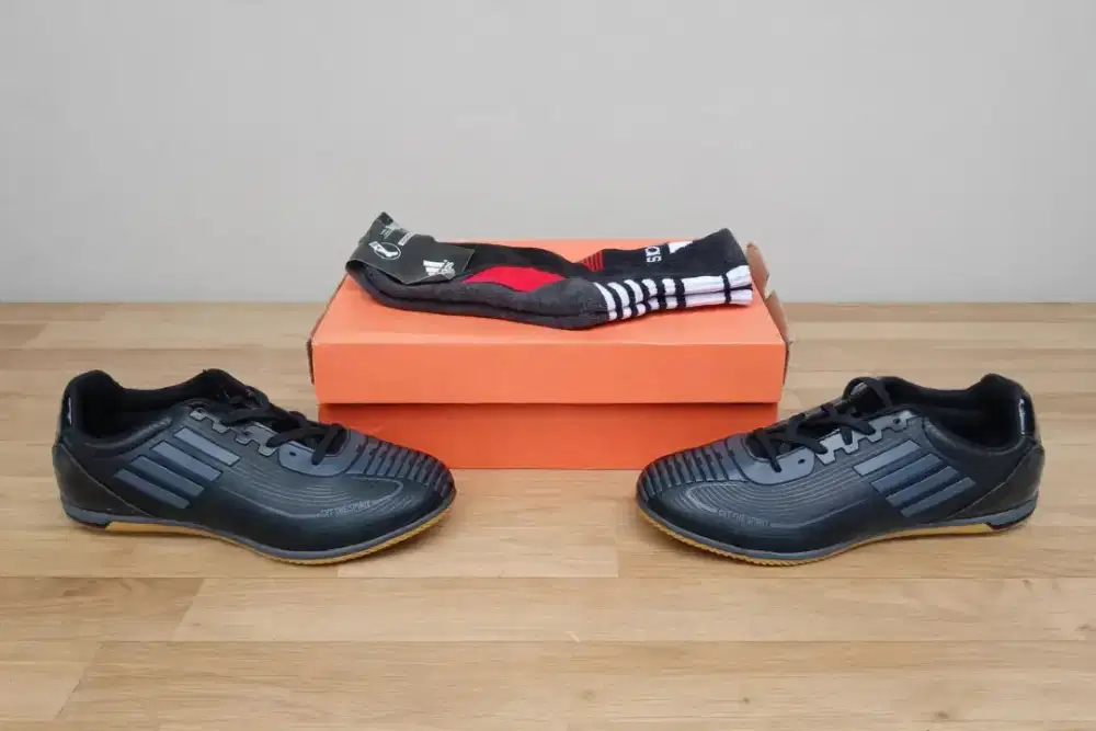 Sepatu futsal size 40 kondisi baru