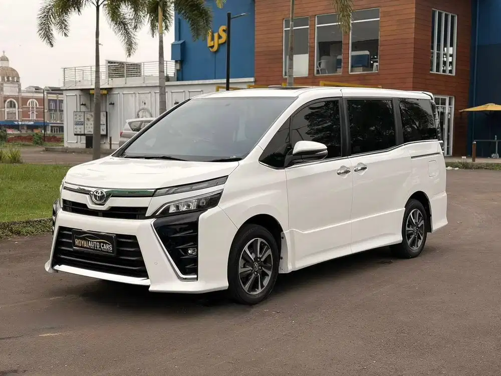 [CASH/KREDIT TERMURAH] Toyota Voxy 2.0 AT 2018 Warna Putih
