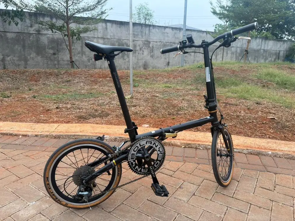 Sepeda FNhon Gust hitam ring 16