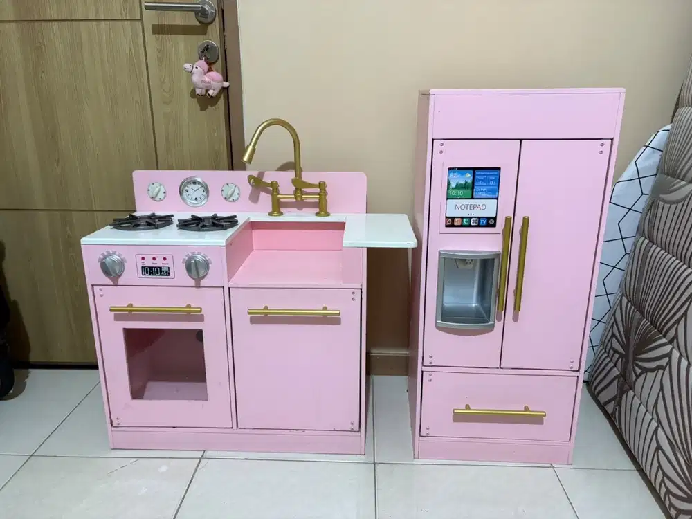 Mainan kitchen set dan kulkas