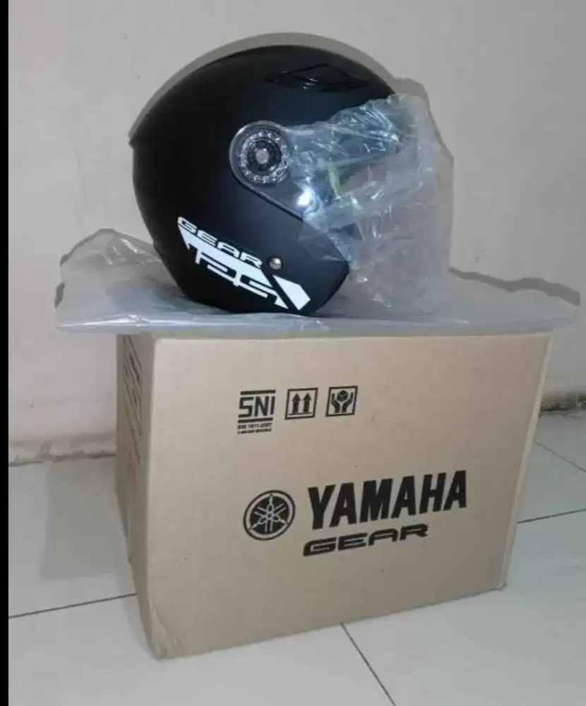 Helm ori yamaha gear baru