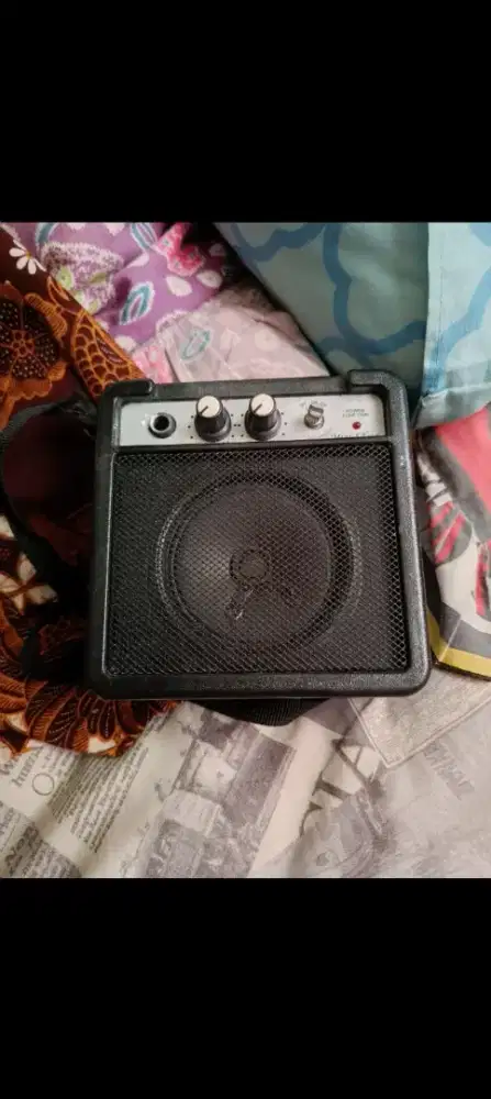 Dijual Ampli Gitar Mini Portable simple mudah dibawa kemana mana.
