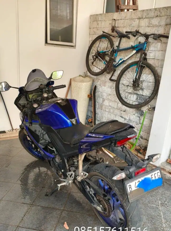 Dijual cepat Yamaha R-15, warna biru.