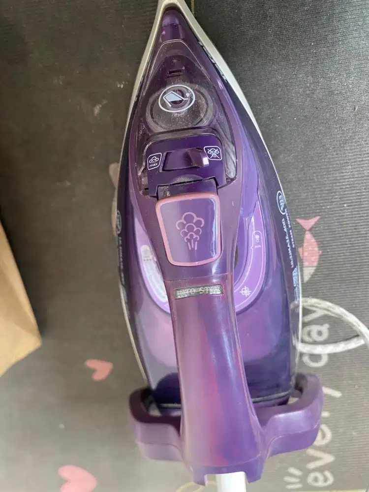Setrika uap merk tefal