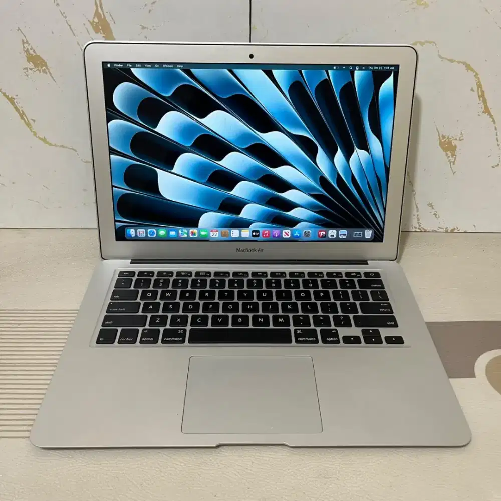 Macbook Air i5, 13-inch, 2017.