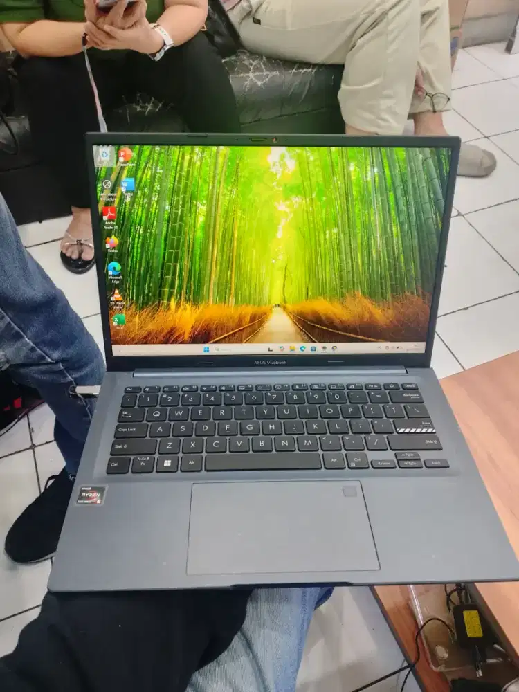Laptop Asus Vivobook 14 M1403QA Ryzen 5 5600H Ram 8 GB SSD 512 GB