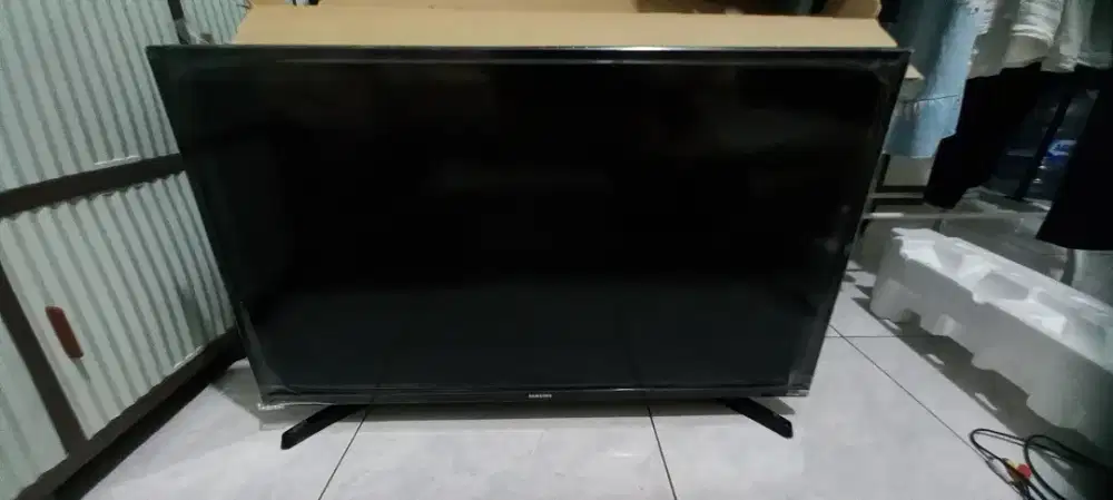 FOR SALE | DIJUAL Televisi (Samsung HDTV 32 Inch, not Smart TV)