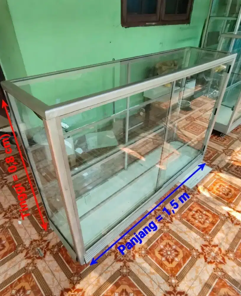 Etalase Kaca Aluminium