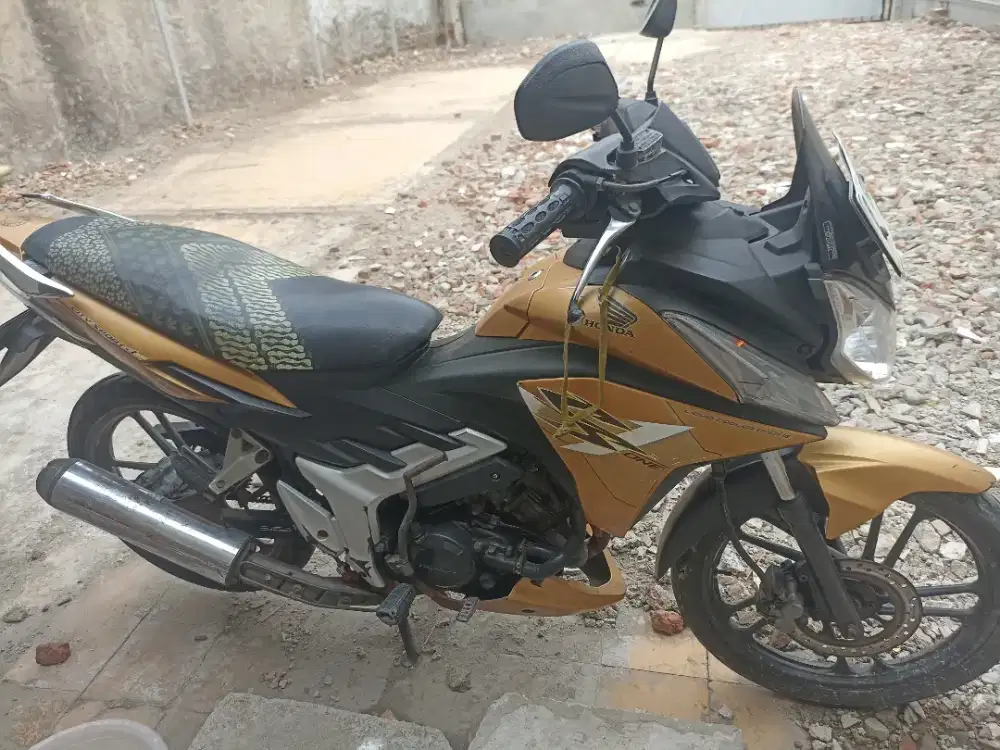 Motor Honda CS 1 Warna Gold