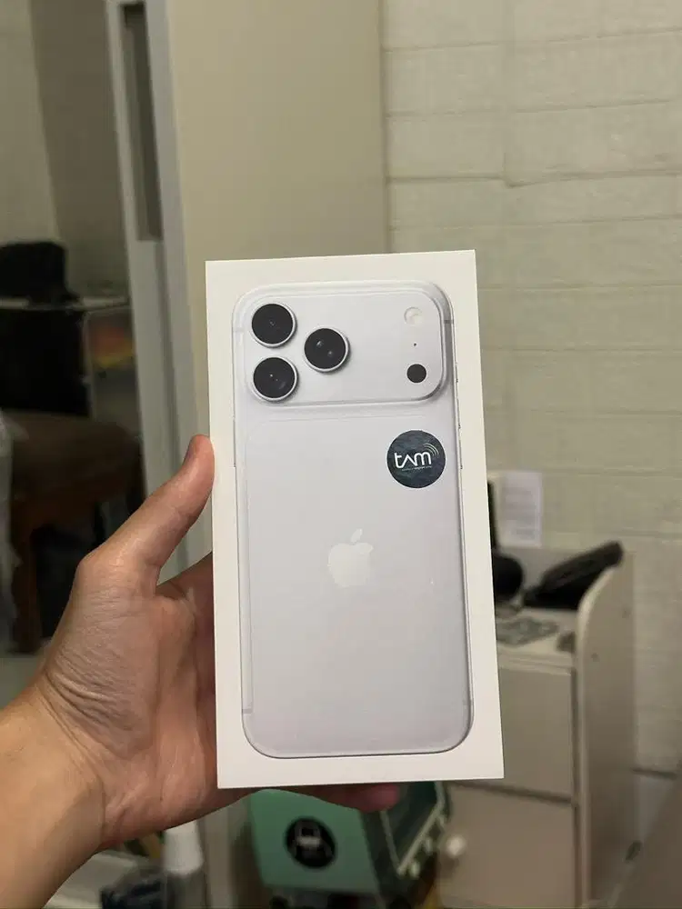 iPhone 18 promax 256gb silver BNIB