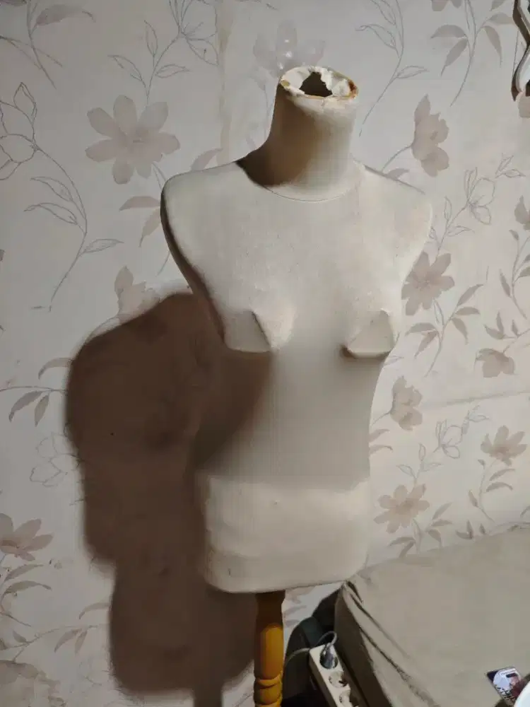 Manekin buat baju atau pakaian wanita