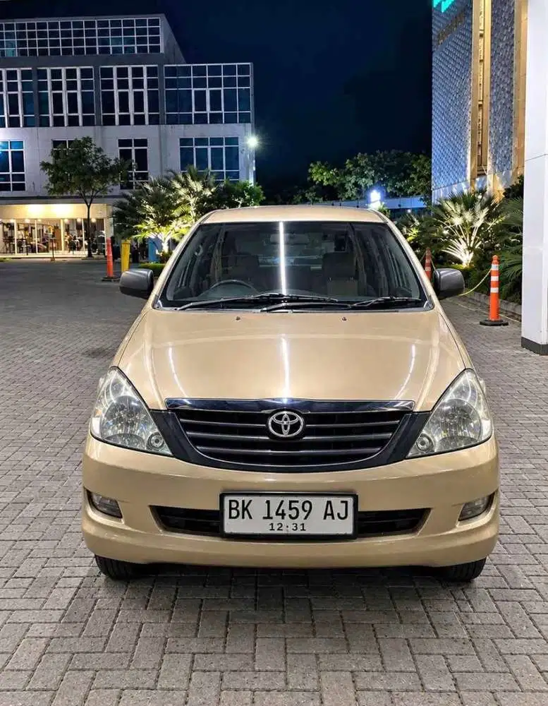 Toyota Kijang Innova 2004 Bensin