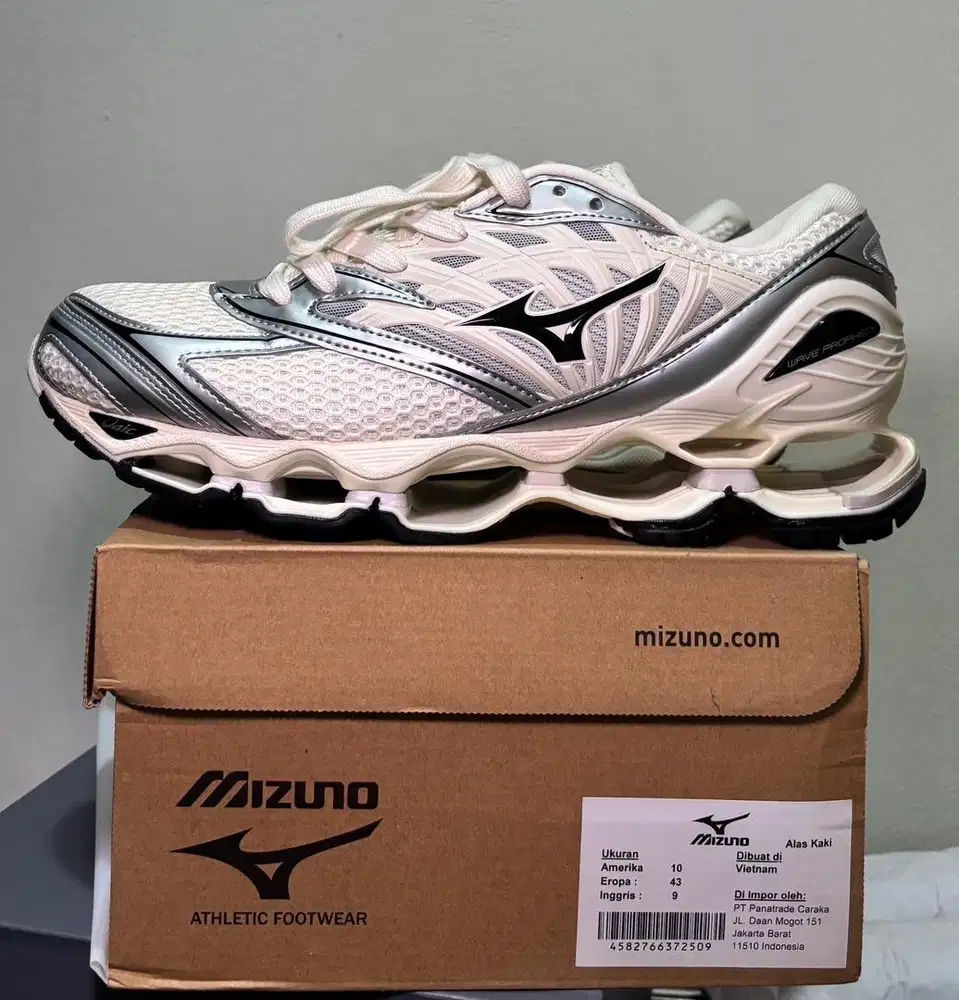 SALE!!! New Mizuno Wave Propechy size 43