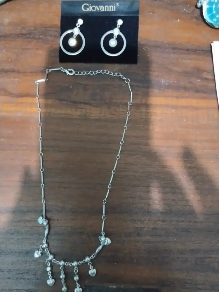 Asesoris kalung & anting Mata sederhana