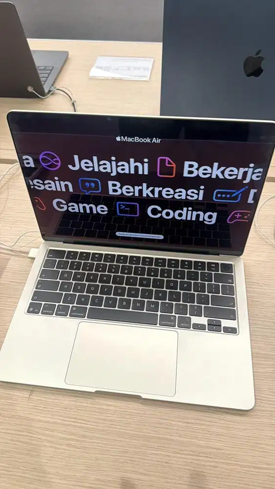 Jual MACBOOK AIR M5 ( 13inchi )