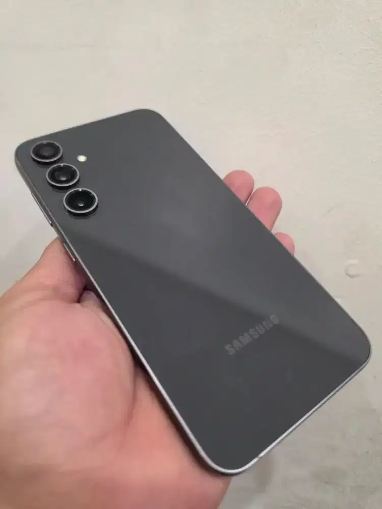 Samsung s23fe 8/256gb