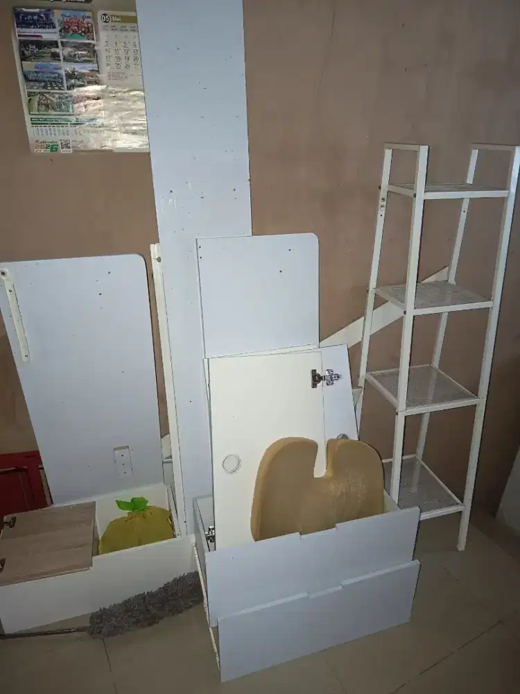 Dipan tempat tidur + microwave / oven listrik