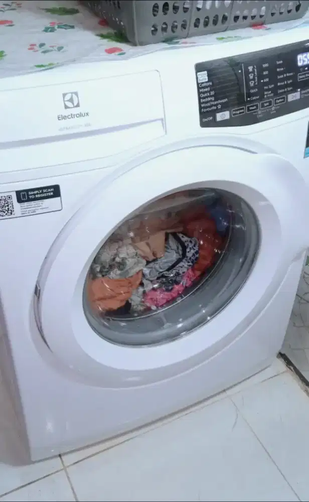 Mesin cuci frontloading Electrolux 8kg model baru fulltouchscreen