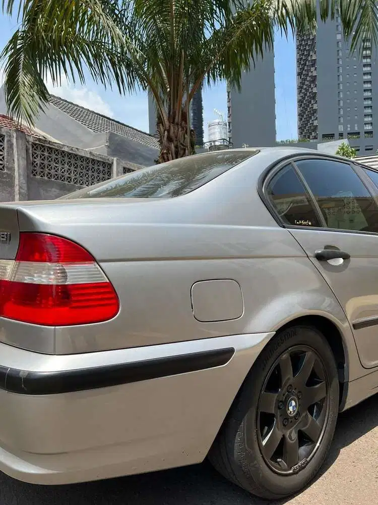 BMW 318i 2004 Bensin