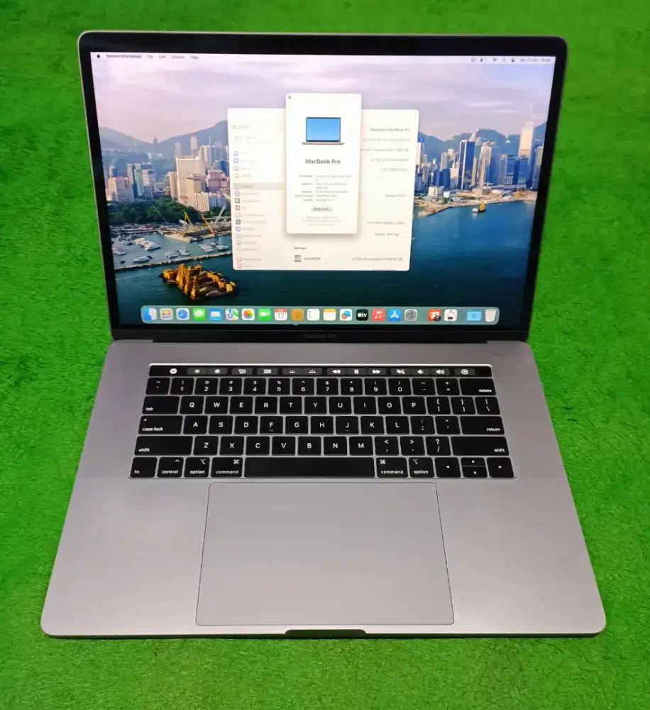 Macbook Pro 2018 15inch i9 32/512 Grey Touchbar Dual VGA Mulus Murah