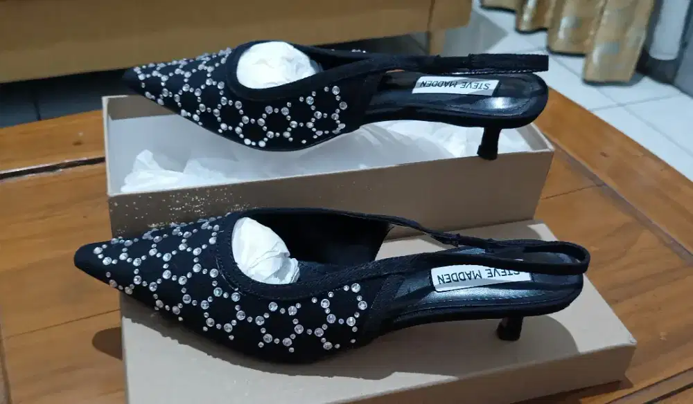 Sepatu cantik hak pendek