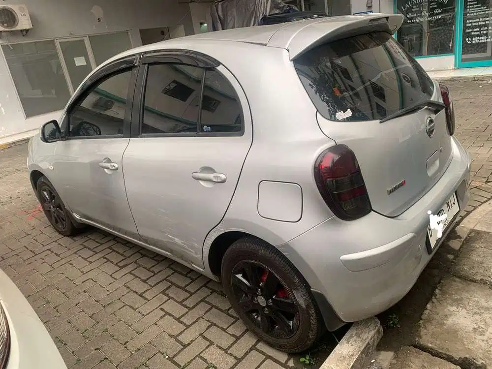 Nissan March 2011 Bensin
