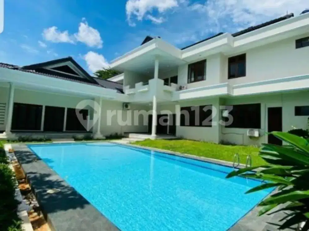 Rumah Bagus Hook 2 Lantai di Pejaten Barat