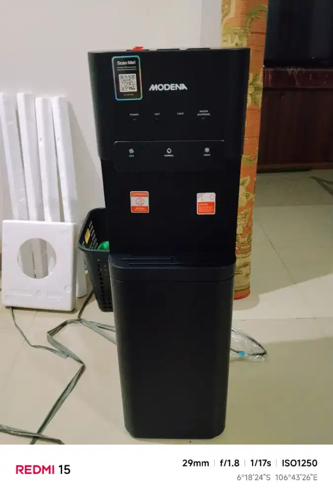 Dijual dispenser air galon bawah merk Modena serial no. DD 1360 EGBK
