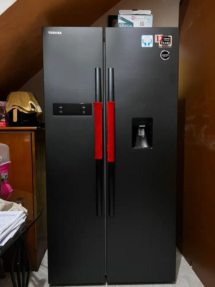 Kulkas 2 pintu toshiba