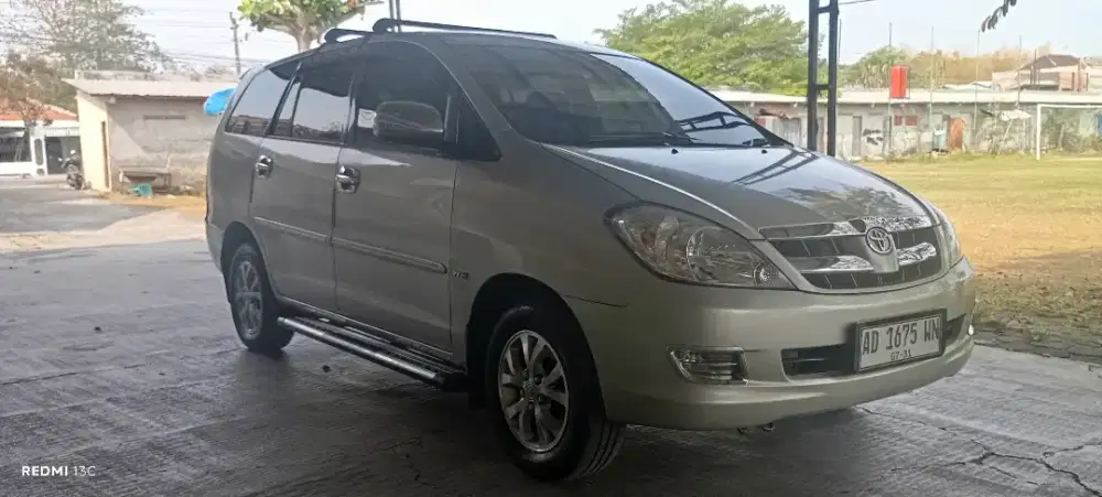 Kijang Inova V 2005